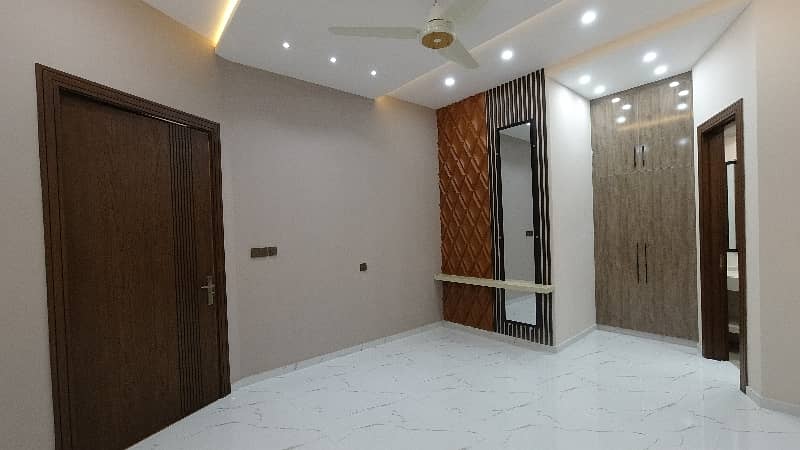 D-12 House Sized 4500 Square Feet For rent 4