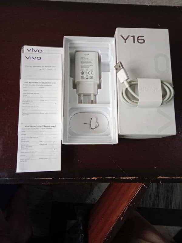 Vivo y 16 4/ 64 complete box 8