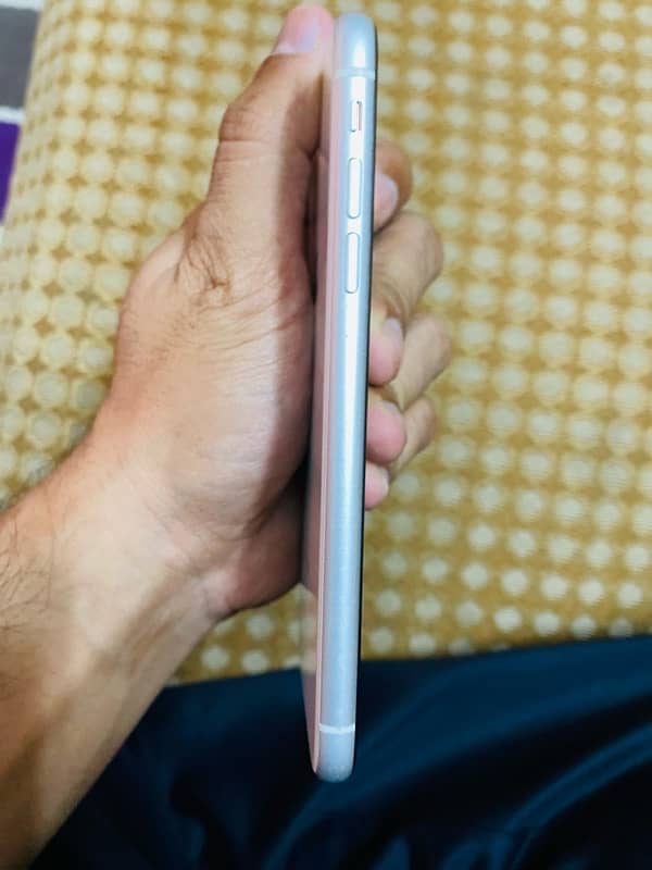 IPHONE XR WHITE COLOUR 0