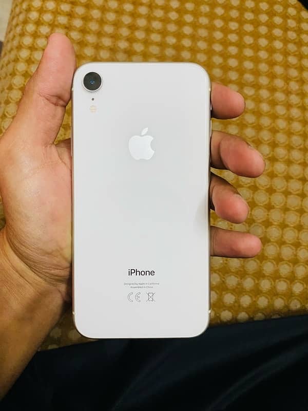 IPHONE XR WHITE COLOUR 3