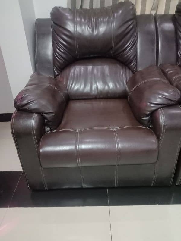 New condition sofa set/relaxers 1