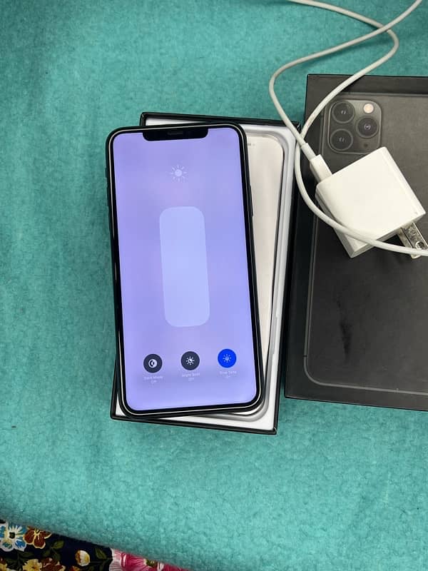 iphone 11 pro max 256gb box chrger with full sim time 11