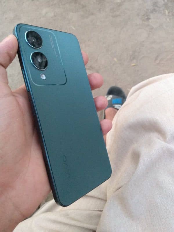 Vivo Y17s 4