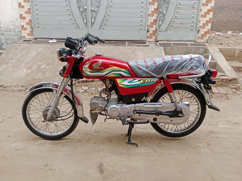 Honda CD 70 motorcycle for sale model 2023/03456561380//03057210160 2