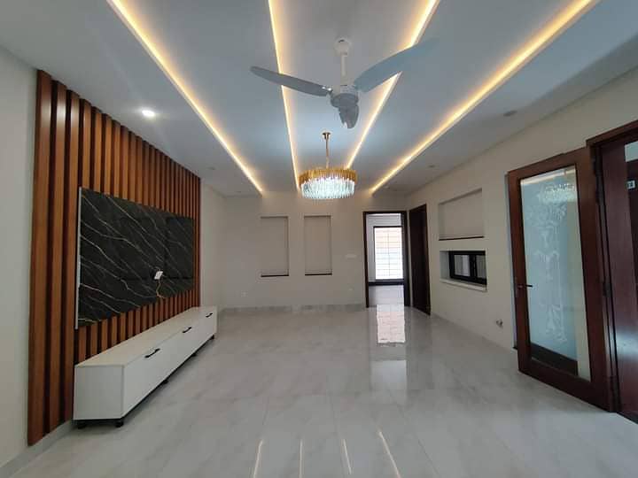 10 Marla house available for rent in Lake city Lahore 2