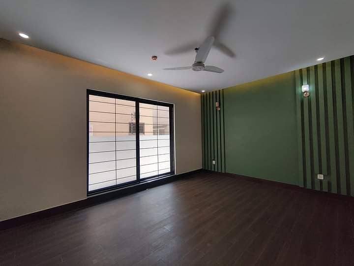 10 Marla house available for rent in Lake city Lahore 3