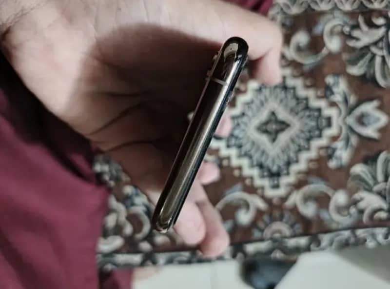 Iphone XS Non PTA 3