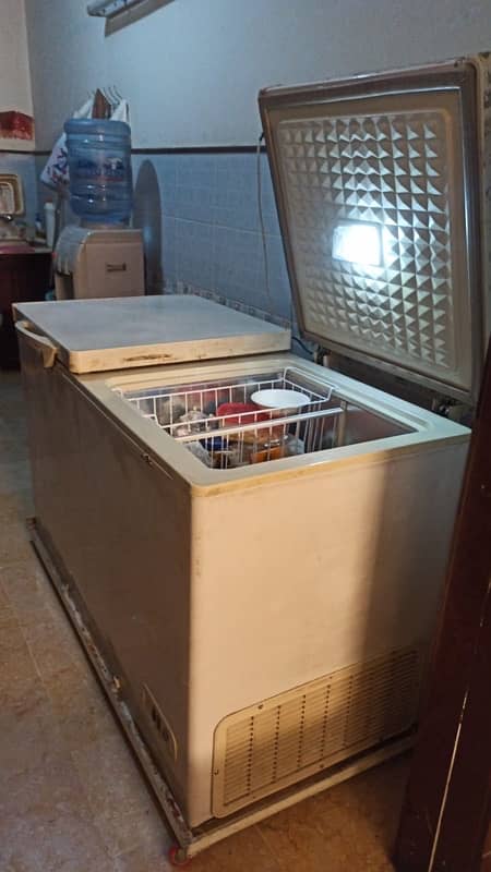 2  door deep freezer Dawlance company with stand 0