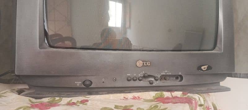 lG TV good condition 2