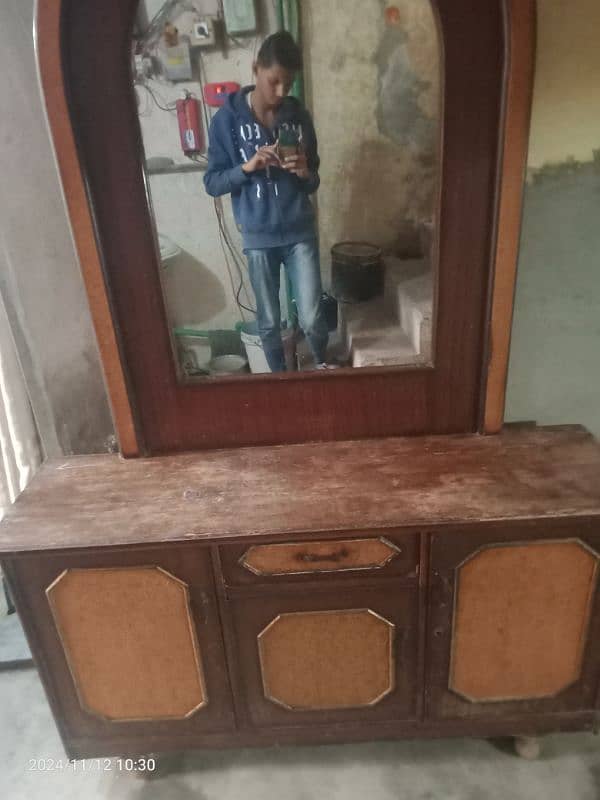 Women Dressing Table(urgent sale) 6