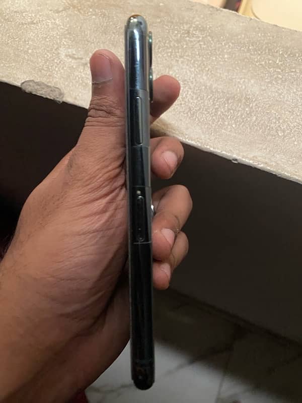 iPhone 11 pro 256gb non PTA LLA 2