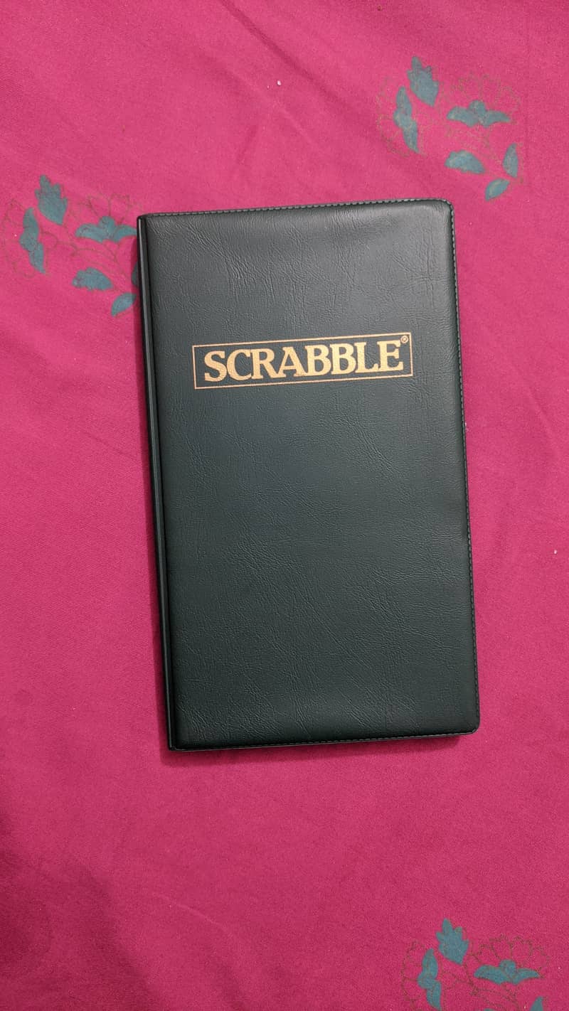 Pocket Magnetic Scrabble 10/10 Brand New 4