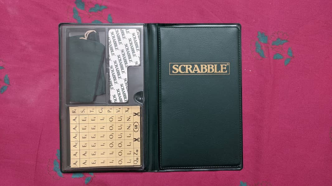 Pocket Magnetic Scrabble 10/10 Brand New 0