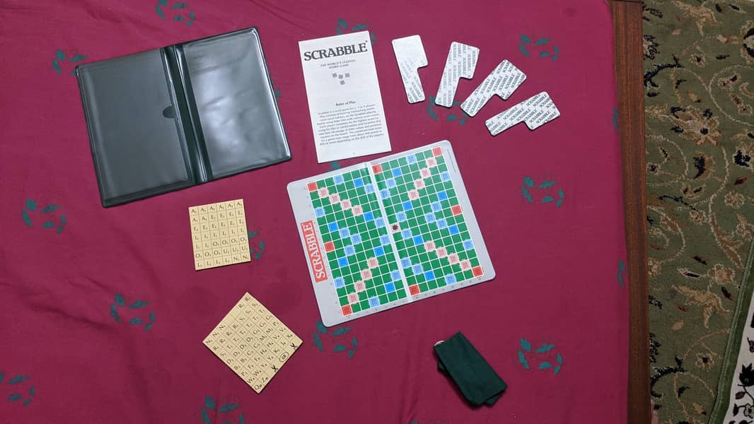 Pocket Magnetic Scrabble 10/10 Brand New 2