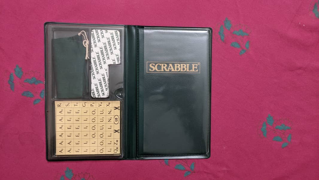 Pocket Magnetic Scrabble 10/10 Brand New 10