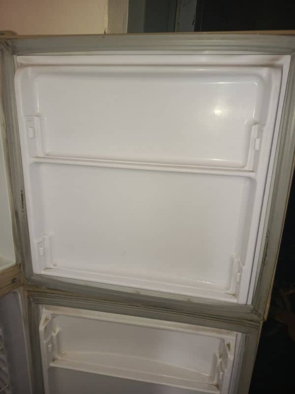 fridge in very good condition 10/7 phone number 03214138614 7