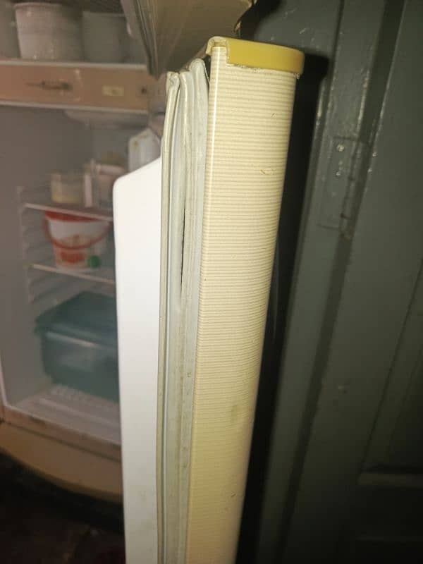 fridge in very good condition 10/7 phone number 03214138614 9