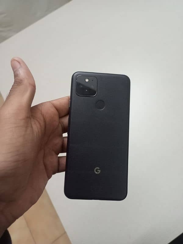 Google Pixel 5 with Original Charger 0