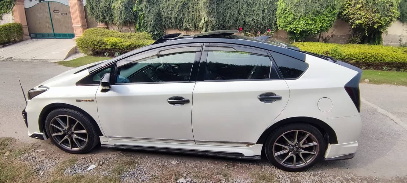 Toyota Prius 2010 GS Sun Roof 3