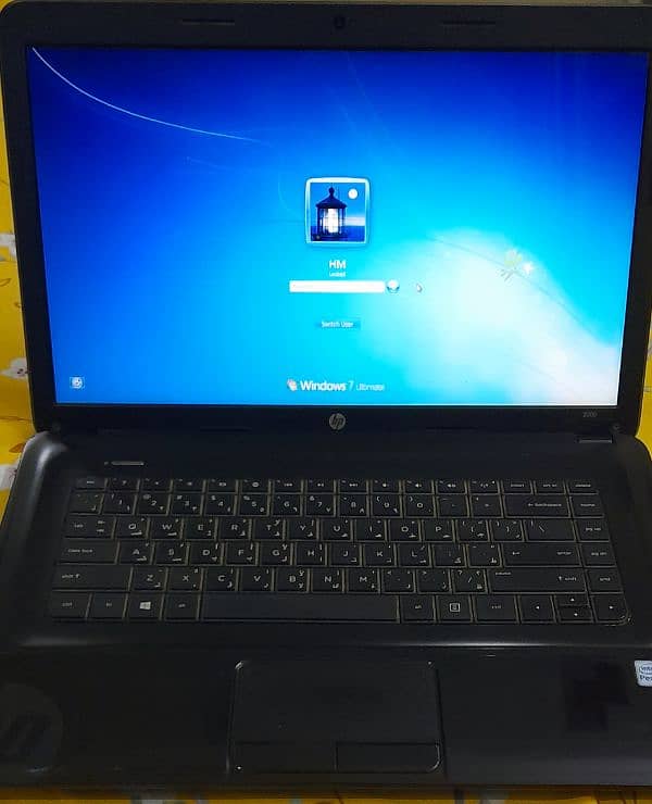 HP 2000 Laptop 3