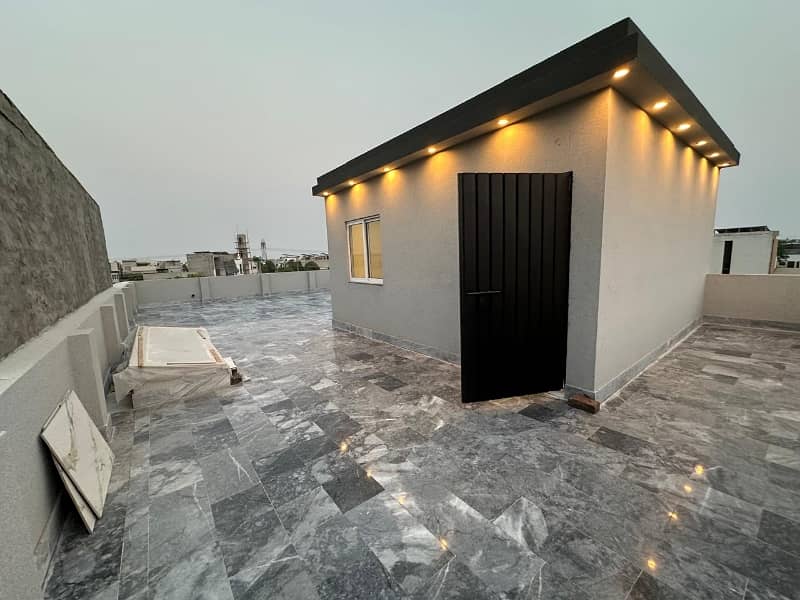 10 Marla Luxury Brand New House For Sale 4