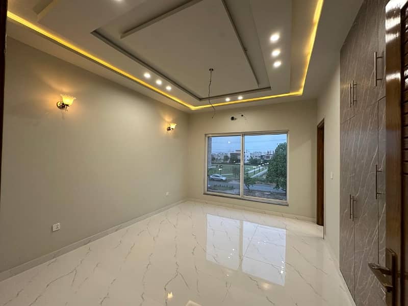 10 Marla Luxury Brand New House For Sale 10