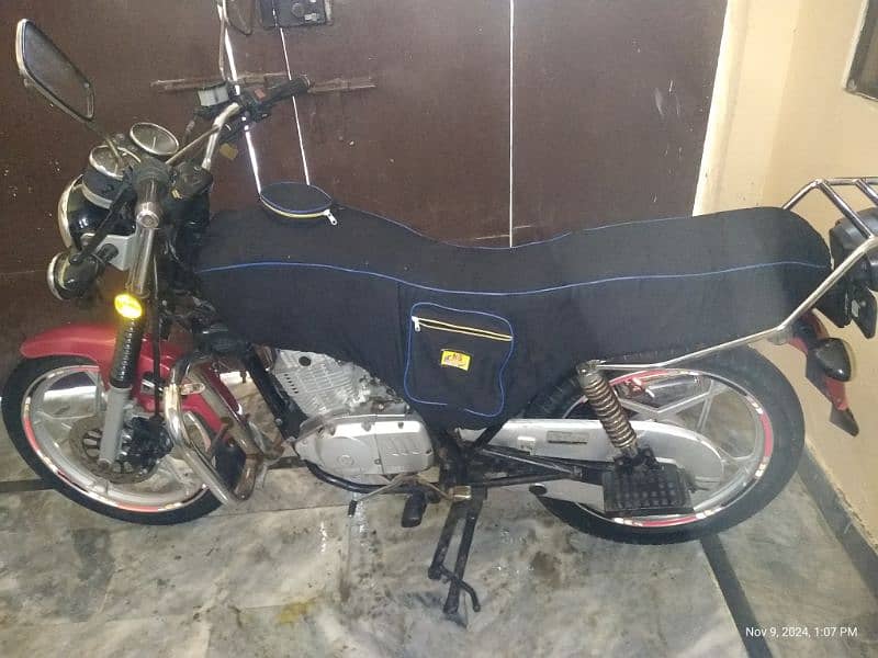 sukuki GS 150. Karachi number 1st owner smart card h  bike full ok h 4