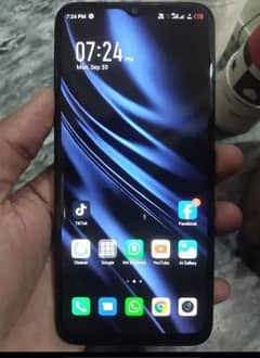 infinix 4/128 wid box