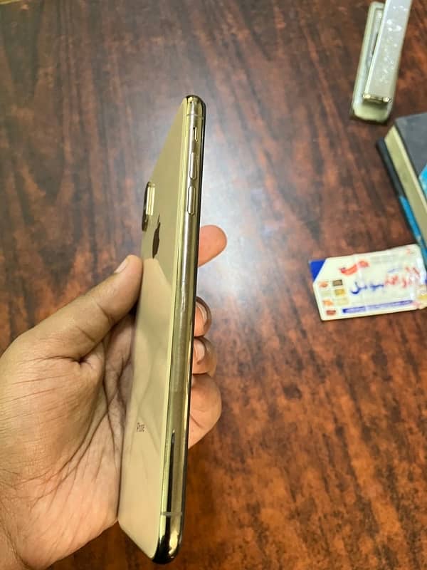 iPhone XS Max 256 GB PTA Approved Dual Sim &Phisical Sim 5