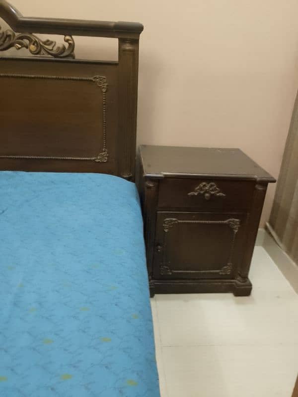 King bed set with  mattress and dresser 2