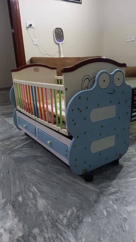 Baby bed Bay cot very neat and clean just for serious buyer 1