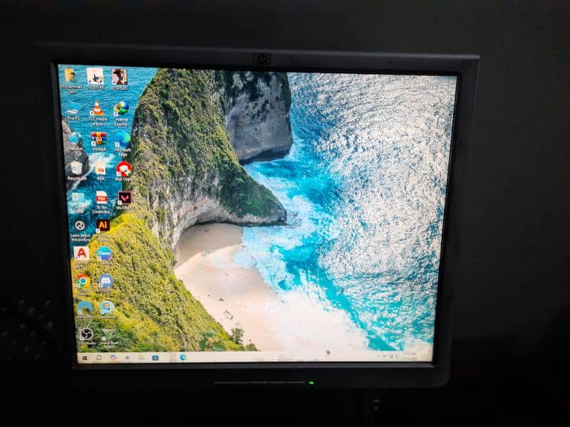 HP L1740 Lcd Monitor 0