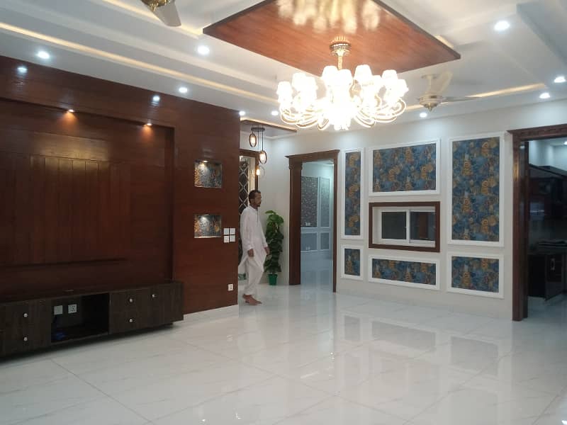 1 Kanal Luxury House Available For Sale in Jasmine Block Bahria Town Lahore 2