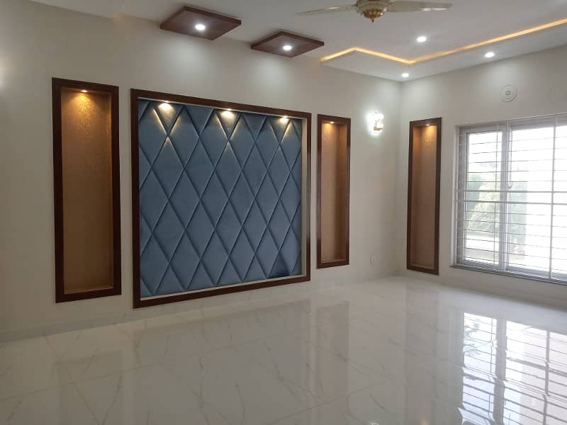 1 Kanal Luxury House Available For Sale in Jasmine Block Bahria Town Lahore 12