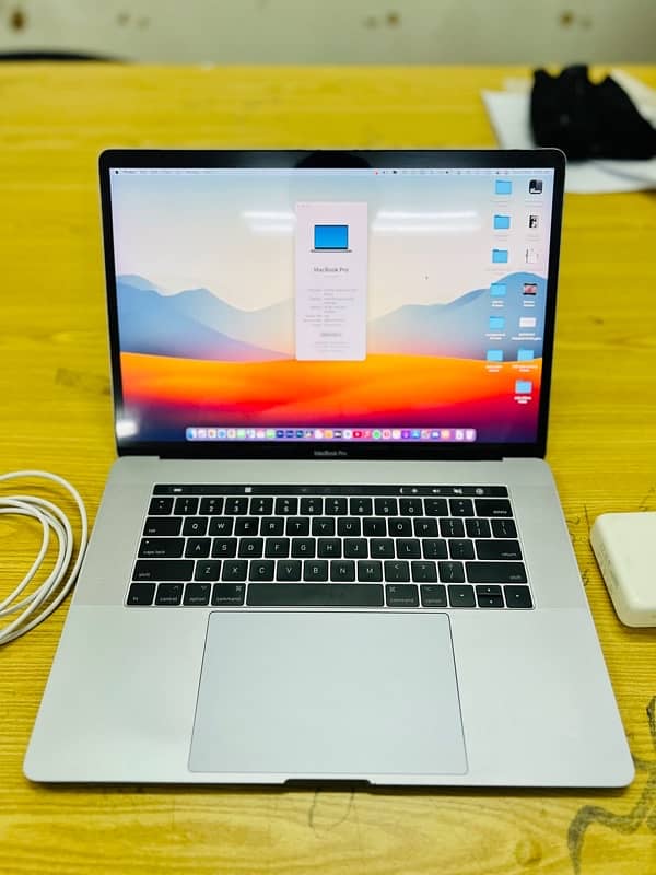 macbook pro 15” 2017 4GB GRAPHICS 0