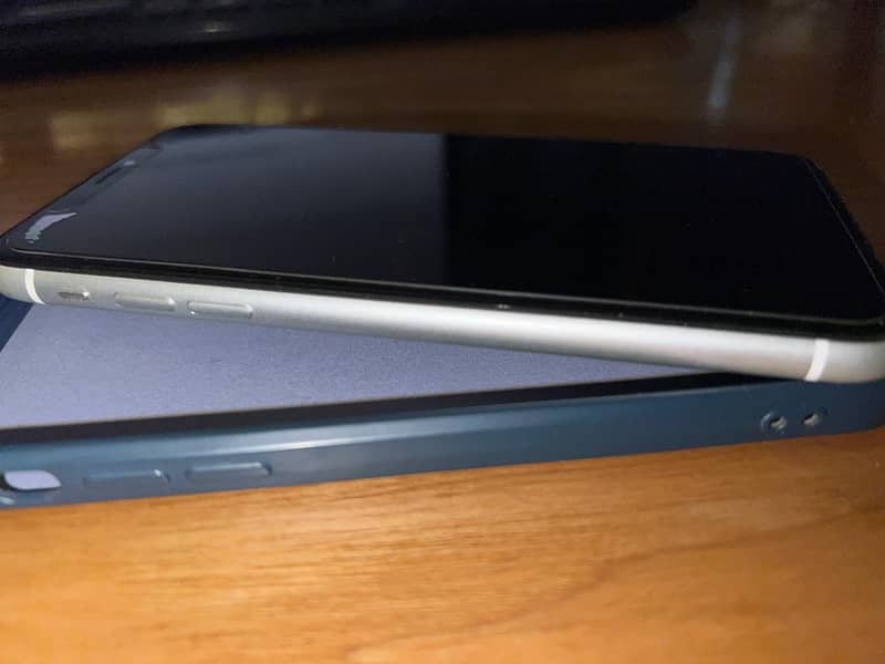 Iphone XR 128 PTA 5