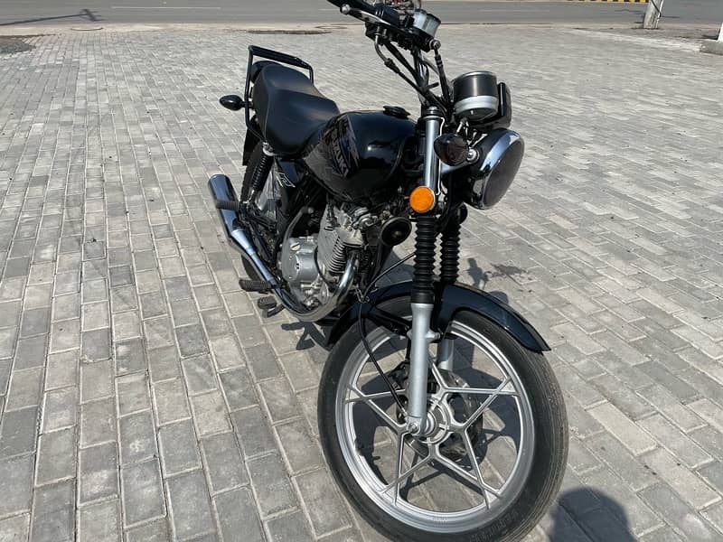 Suzuki 150 se just like new 1