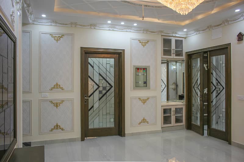 10 Marla Luxury House For Sale In Allama Iqbal Town Hot Location 10