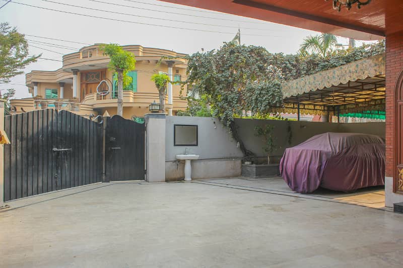 2 Kanal Double Storey Double Unit Luxury House For SALE In Johar Town 7