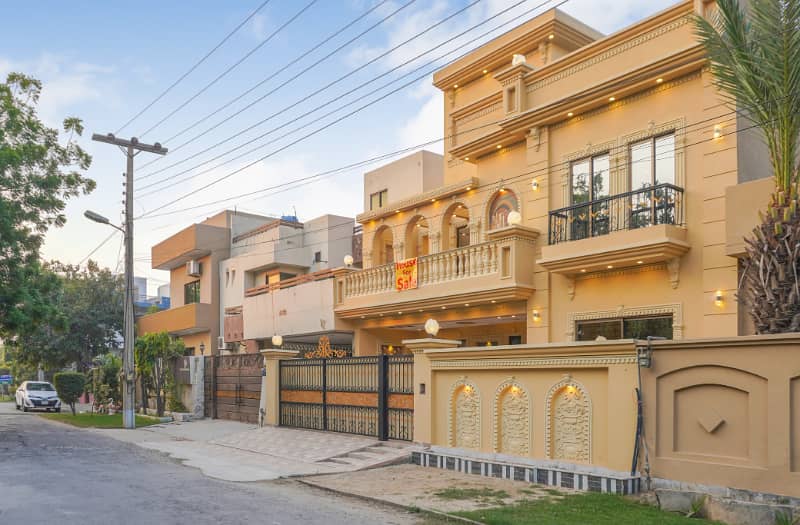 10 Marla Brand New Luxury House For SALE In Wapda Town 0