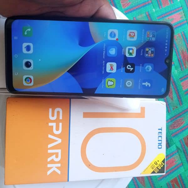 Tecno spark 10/4+4+8/128/compalet box  1 hand us No fulte  argent sell 5