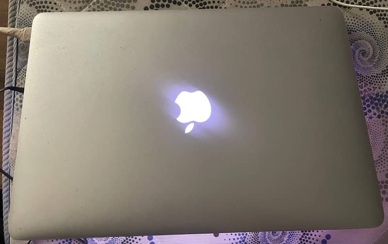 MACBOOK pro retina 15 inch mid 2015 1