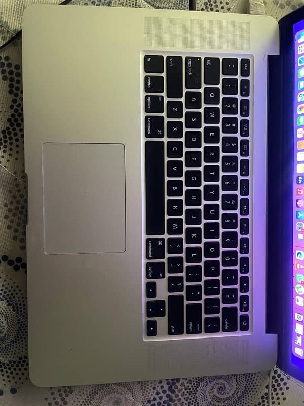 MACBOOK pro retina 15 inch mid 2015 4