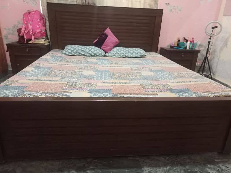 wooden king size bed 0