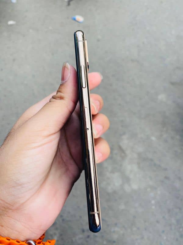 i phone xs 64Gb Pta Approved 10/9coddtion one hand use dual pta 2