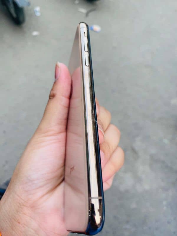 i phone xs 64Gb Pta Approved 10/9coddtion one hand use dual pta 3