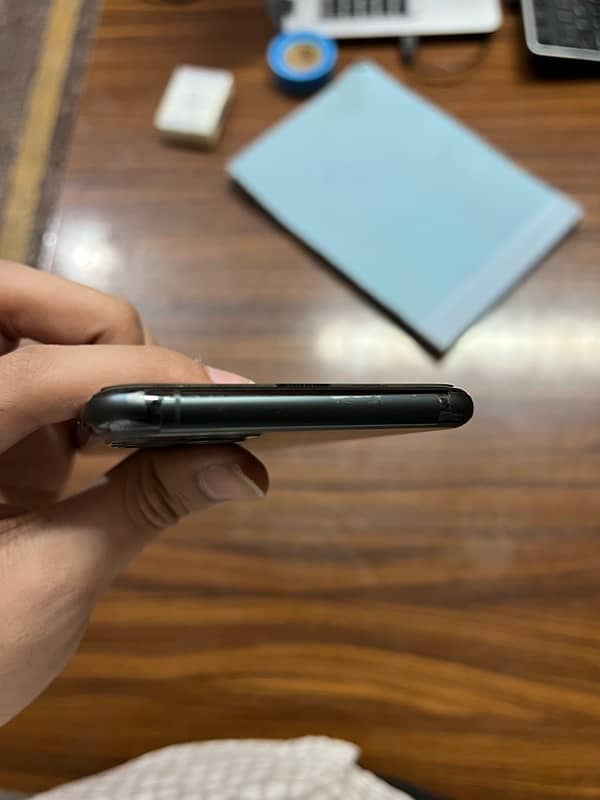 Iphone 11 Pro Max 64 GB PTA Approved 5