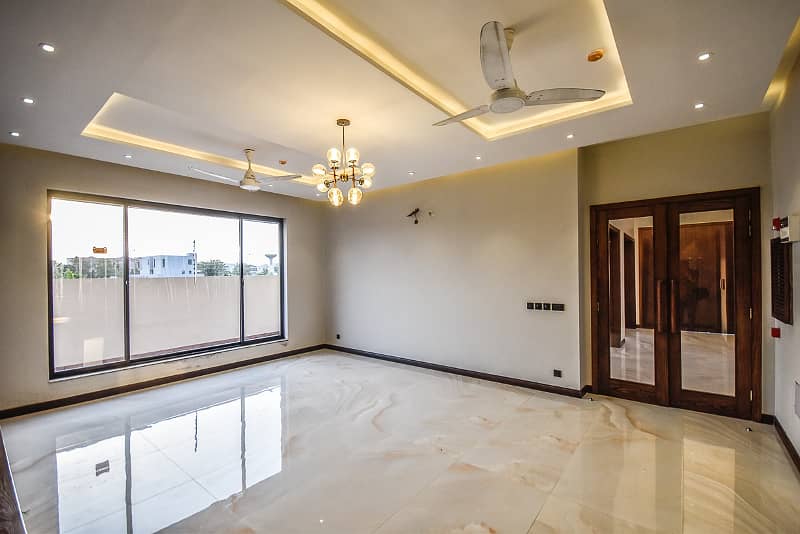 01 KANAL BRAND NEW ULTRA MODERN DESIGN BUNGALOW FOR SALE IN DHA PHASE 6 7