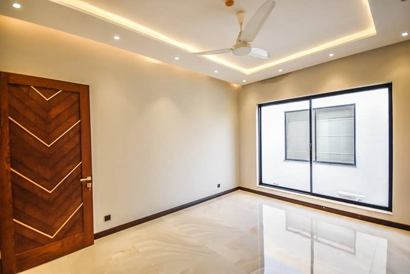 01 KANAL BRAND NEW ULTRA MODERN DESIGN BUNGALOW FOR SALE IN DHA PHASE 6 17