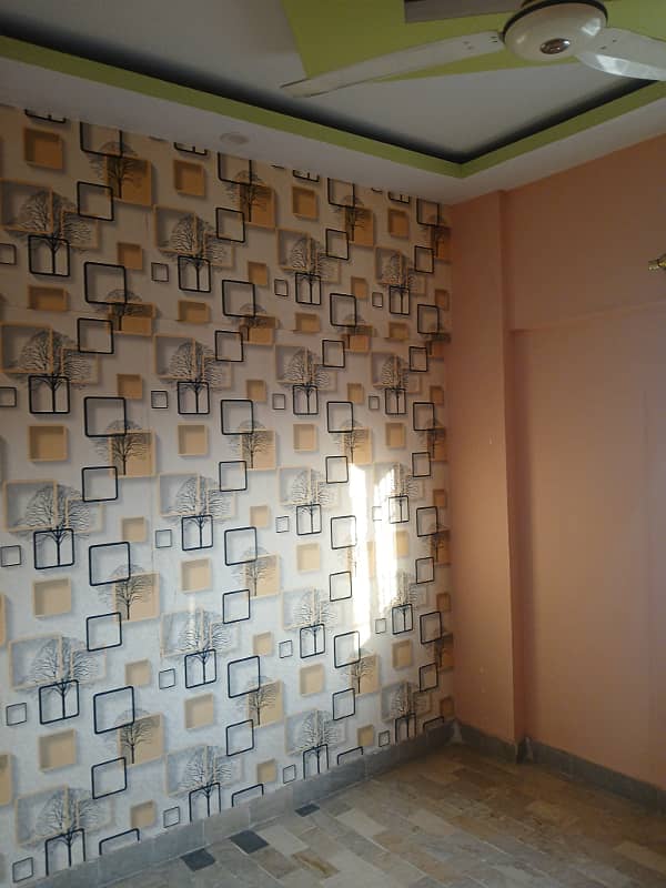 Flat for Rent. Main Road ki Building. Near Johar Mor 1